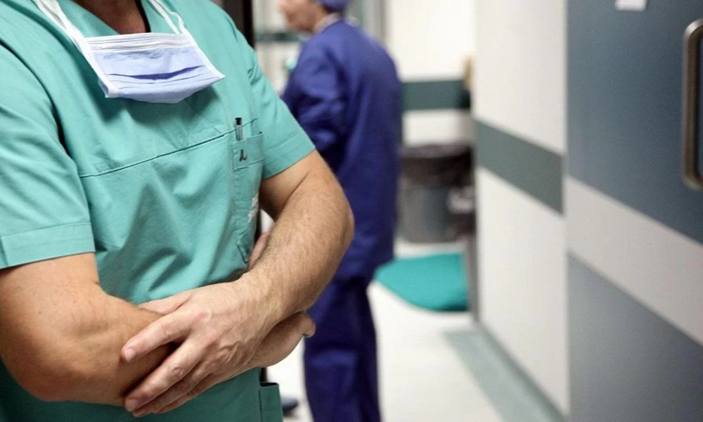 Άρτα: Γιατρός επιχείρησε να βάλει τέλος στην ζωή του μέσα στο ιατρείο του